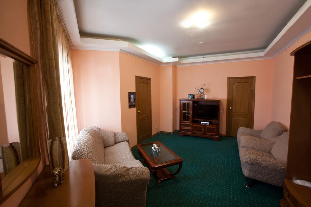 Hotel Kristall Chanty-Mansijsk Exteriér fotografie